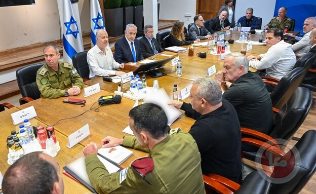 Under pressure from right-wing ministers, the cabinet discusses the deal with Hamas