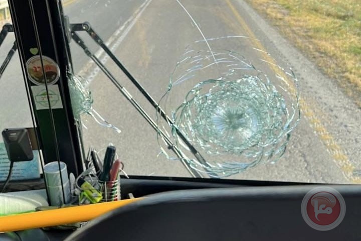 اصابة 3 مستوطنين بعملية إطلاق نار على حافلة شمال أريحا