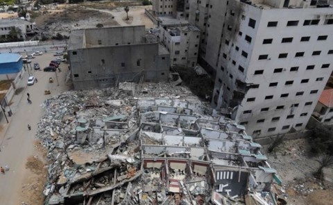 The occupation destroys the municipal headquarters of Al-Bureij and Al-Zawaida in central Gaza