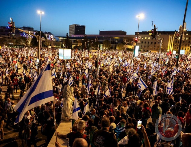 Thousands demonstrate outside the Knesset, demanding early elections and the return of... "kidnapped"