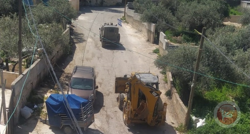 The occupation confiscates a bulldozer west of Salfit