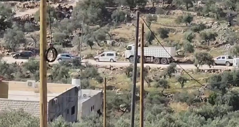 الاحتلال يصادر شاحنتين من دير بلوط غرب سلفيت