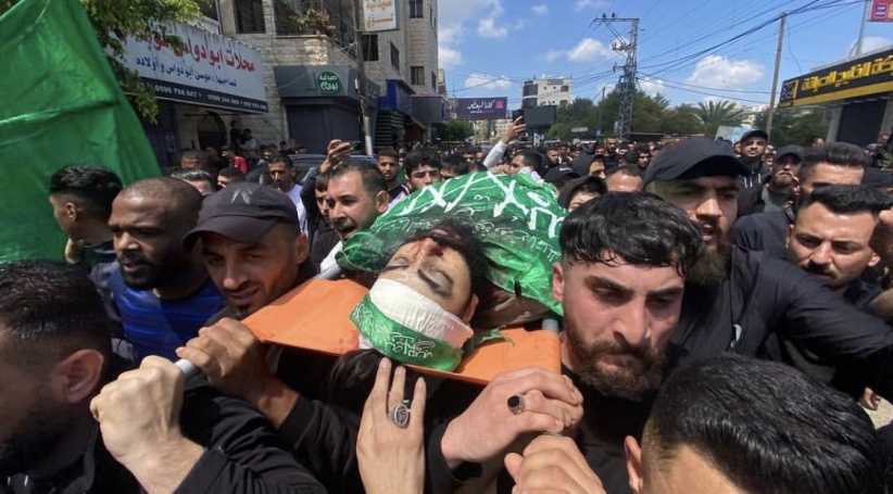 Tubas fans mourn the bodies of the martyrs Shahmawi and Daraghmeh