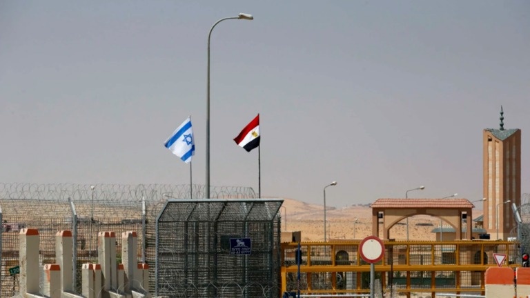 Israel closes Route 10 on the Egyptian border