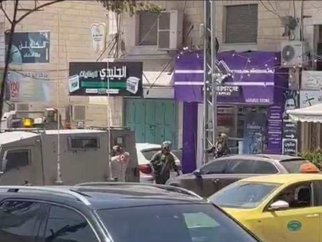 Hebron: Arrests, road closures, and store searches following the announcement of the identity of the perpetrators of the Jerusalem operation