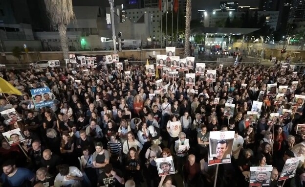 Thousands of Israelis demonstrate to demand the release of prisoners in Gaza