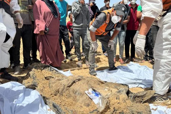 British website: This is how the Western media ignored the news of mass graves in Gaza