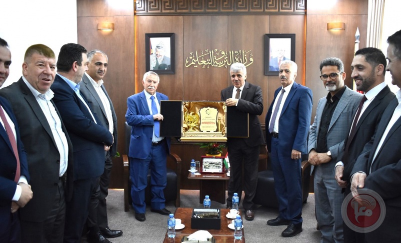 مجلس أمناء وإدارة جامعة البوليتكنك يهنئون وزير التربية بتكليفه