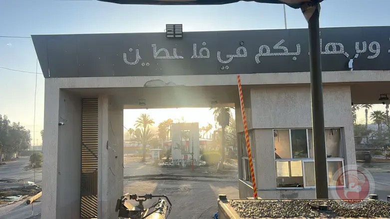اجتماع ثلاثي في القاهرة ..اسرائيل لا تستبعد إدارة فلسطينية لمعبر رفح
