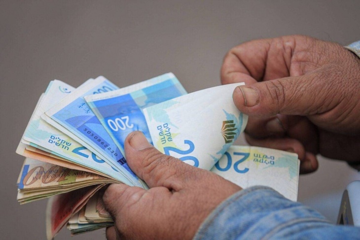 المالية: صرف رواتب الموظفين اليوم