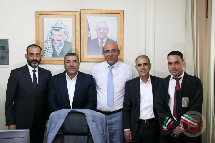 محافظ الخليل يتفقد مقر النيابة العامة في شمال المحافظة