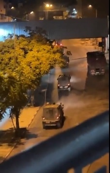 قوات الاحتلال تداهم منزل عائلة الشهيد مراد الرجوب في دورا