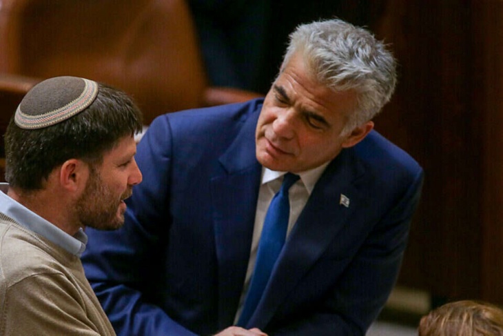 لبيد: الحكومة تحارب الشاباك بدلا من القتال لإعادة الاسرى