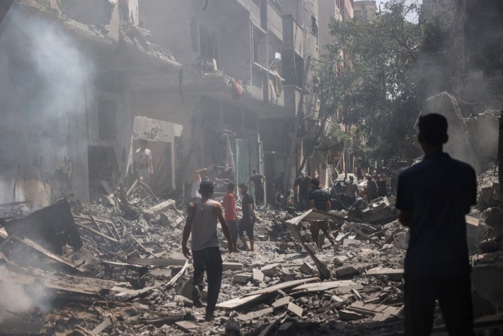 446 يوم من الحرب: شهداء بالعشرات بقصف الخيام والمنازل