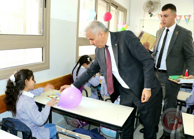 وزير التربية يُطلق الفصل الدراسي الثاني بجولة تفقدية في تربية أريحا