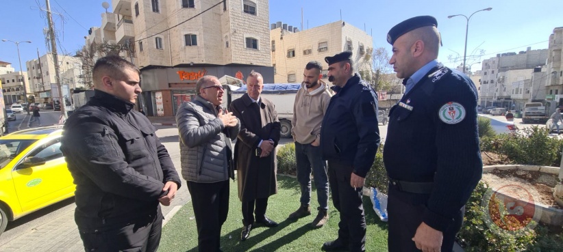 الشرطة وغرفة الخليل يقومان بجولة ميدانية للاطلاع على الخطة المرورية لشهر رمضان