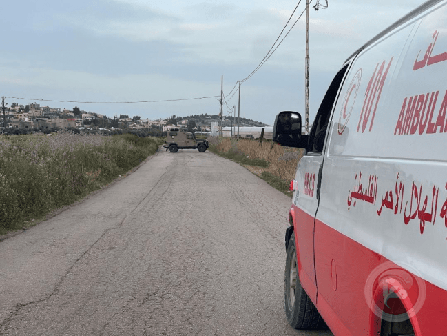 الاحتلال يطلق النار على شاب في دير غزالة ويمنع الإسعاف من نقله