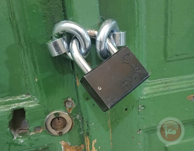 سابقة خطيرة.. الاحتلال يضع أقفالا على ابواب مقامات في الحرم الإبراهيمي الشريف