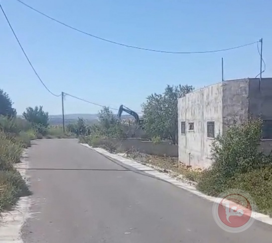 الاحتلال يجرف شارعا زراعيا في قرية ياسوف شرق سلفيت