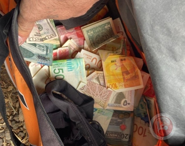 مواطنون يفشلون سرقة بنك في بيت أمر