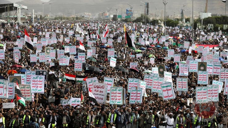 الحوثيون يواصلون قصف إسرائيل والأخيرة تمتنع عن الرد لهذه الاسباب 