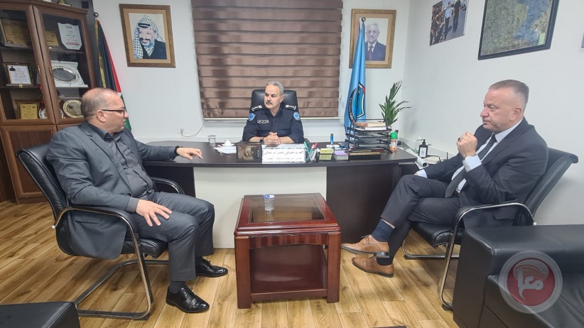 غرفة الخليل واتحاد الصناعات البلاستيكية يعقدان اجتماعا مع مدير شرطة الخليل