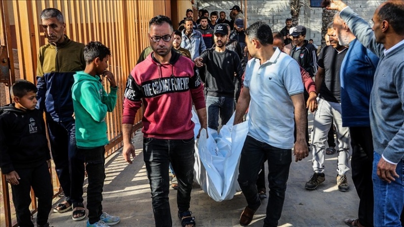 6 شهداء جراء قصف الاحتلال مركبة وسط قطاع غزة