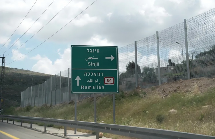 جدار إسرائيلي يحوّل بلدة سنجل الفلسطينية إلى سجن كبير