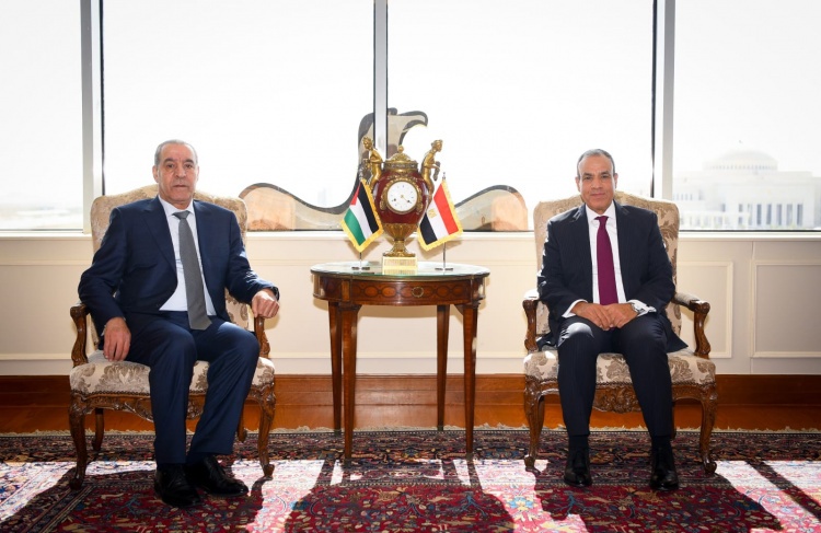 الشيخ يلتقي وزير الخارجية المصري