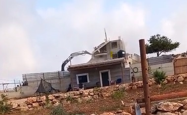 الاحتلال يهدم منزلا في شقبا غرب رام الله