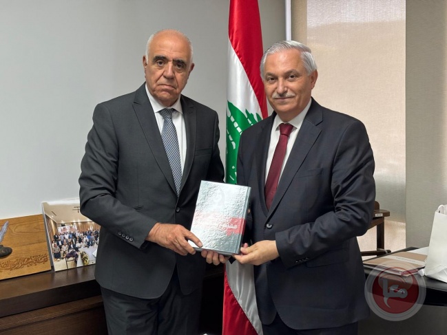 زعيتر يقدم كتابه &quot;شيرين أبو عاقلة-الشاهدة والشهيدة&quot; لنقيب مُحرري الصحافة اللبنانية