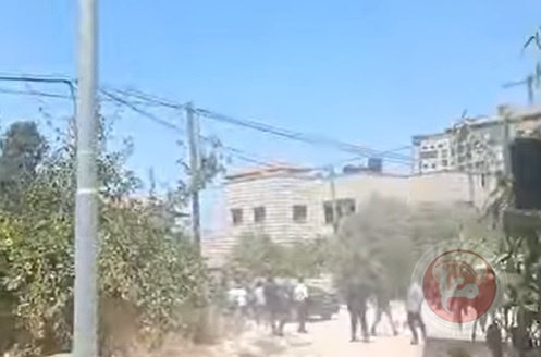 شاهد- جنود الاحتلال يطلقون النار باتجاه وفد دبلوماسي أوروبي في جنين