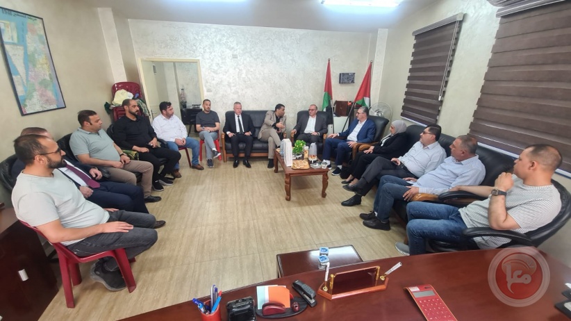 مؤسسات الخليل الاقتصادية تبحث الوضع العام وزيادة التعاون المشترك