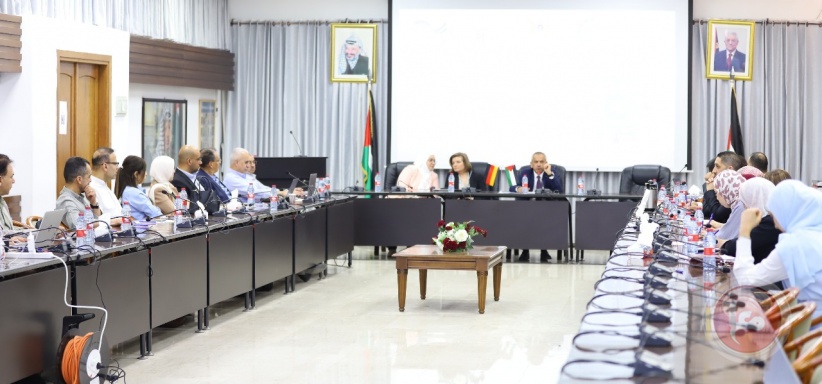 &quot;التعليم العالي&quot; تنظم ورشة حول استخدام الذكاء الاصطناعي في برامج الدراسات الثنائية