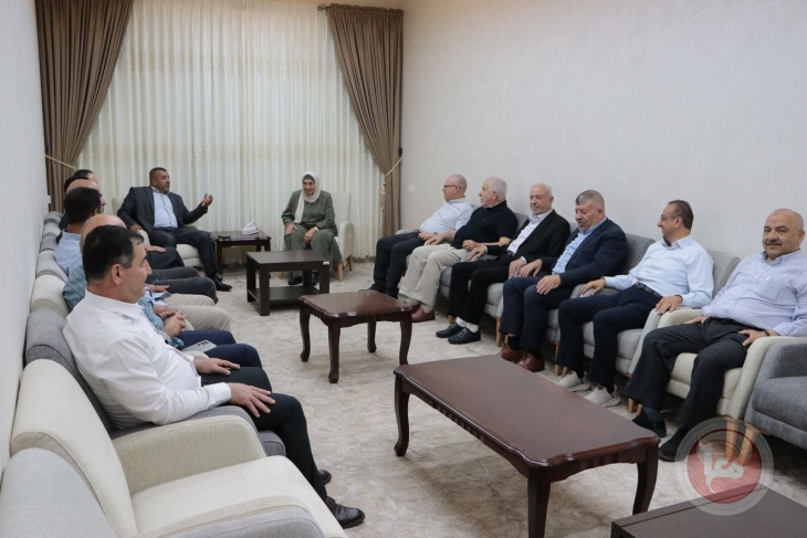محافظ الخليل يجتمع مع الهيئة الإدارية للمستشفى الأهلي لبحث الأوضاع الإدارية والمالية والاحتياجات الصحية الملحة