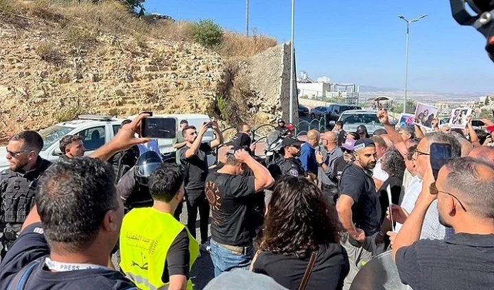 أم الفحم: الشرطة الإسرائيلية تقمع مسيرة تطالب بوقف الحرب على غزة