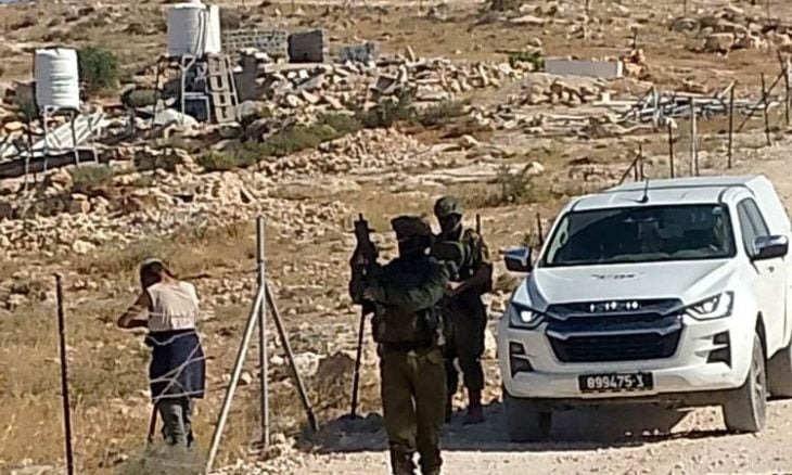  مستوطنون يشرعون بإقامة بؤرة استيطانية جديدة جنوب الخليل