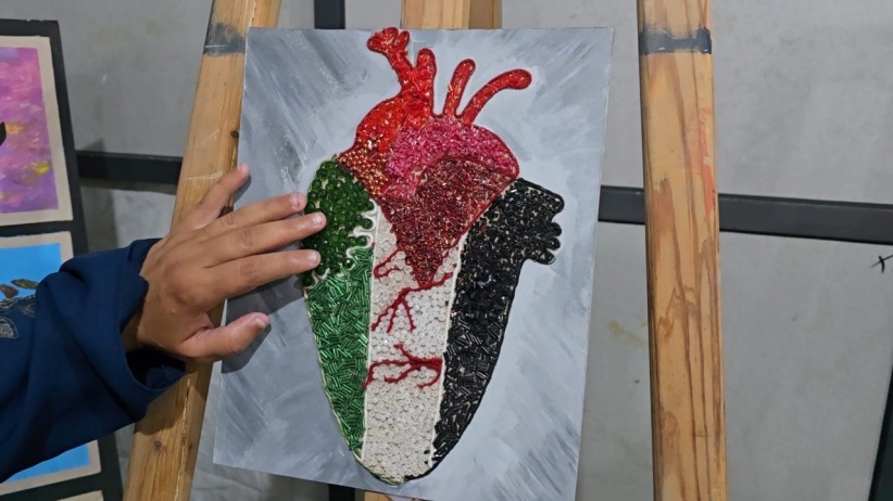 لوحات فنية بايدي المكفوفين بغزة