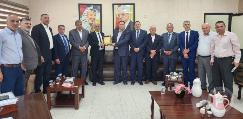 وزير التربية يلتقي فعاليات بلدة عقابا في محافظة طوباس