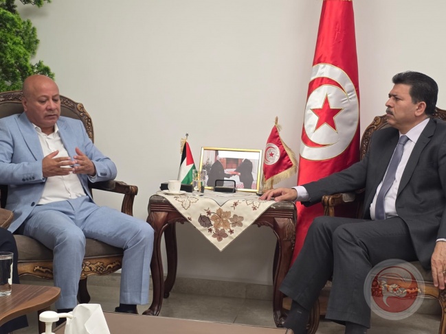 أبو هولي يبحث مع السفير التونسي الحبيب بن فرح اخر التطورات حول حرب الإبادة واستهداف المخيمات والأونروا
