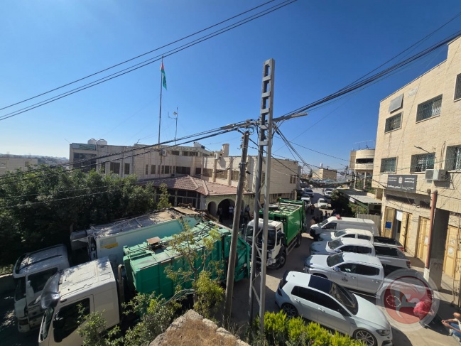 نقابة العاملين في بلدية يطا تواصل الإضراب احتجاجاً على تأخر الرواتب
