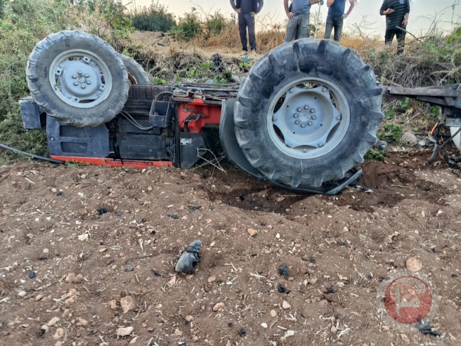 إصابة شاب وطفل اثر انقلاب جرار زراعي في بيت أمر 