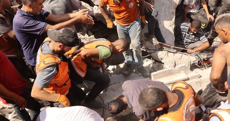 الدفاع المدني يعلن توقف مركباته عن تقديم المساعدة بغزة والشمال