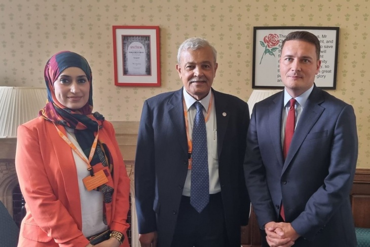 رئيس جمعية الهلال الأحمر يبحث مع وزير الصحة البريطاني التحديات الصحية في فلسطين