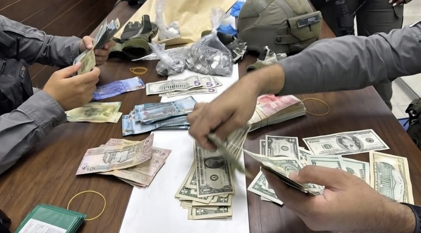 &quot;سماسرة التكييش&quot;: التجار أم المبادرون وراء أزمة السيولة بغزة؟