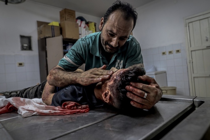 6 شهداء في غارة للاحتلال على مقهى وسط قطاع غزة