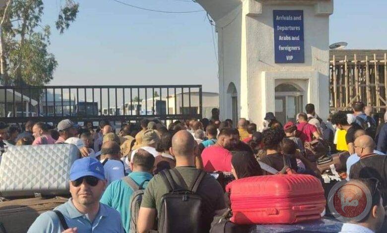 الداخلية الفلسطينية: نتواصل مع الجهات الأردنية لحل مشكلة تذاكر المواصلات على &quot;جسر الملك حسين&quot;
