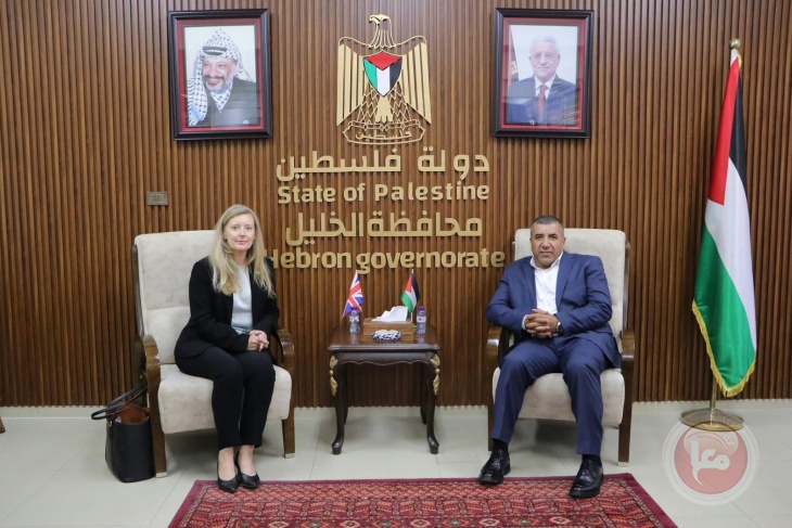 محافظ الخليل يستقبل القنصل البريطاني ويبحثان أوضاع المحافظة