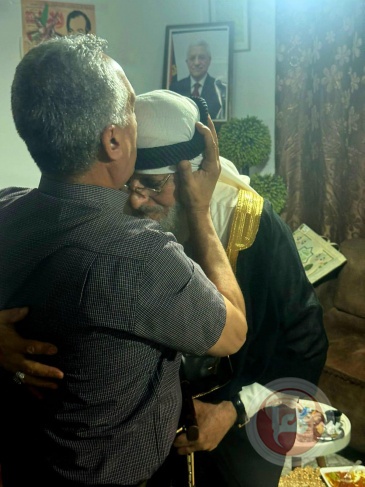 مدير مخابرات الخليل يزور القائد صدقي الزرو