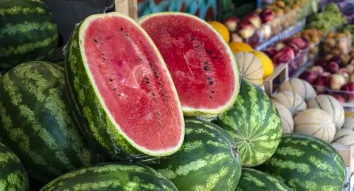 خبير تغذية يحذر: لا تقطع البطيخ قبل غسله جيدا!